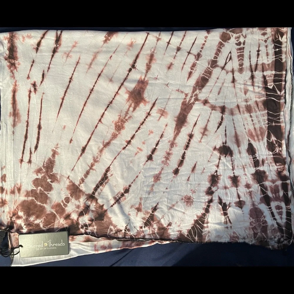 NWT.  Tie-dye Scarf by Sacred Threads. BL/RD 2.     221045 - Picture 2 of 3